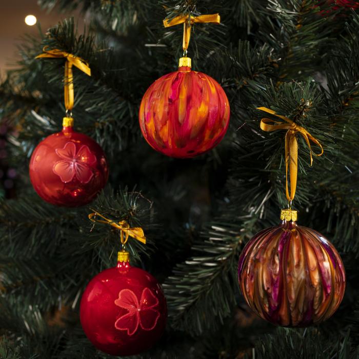 Vianočná sklenená ozdoba - Happy Ball zlatá (8cm)