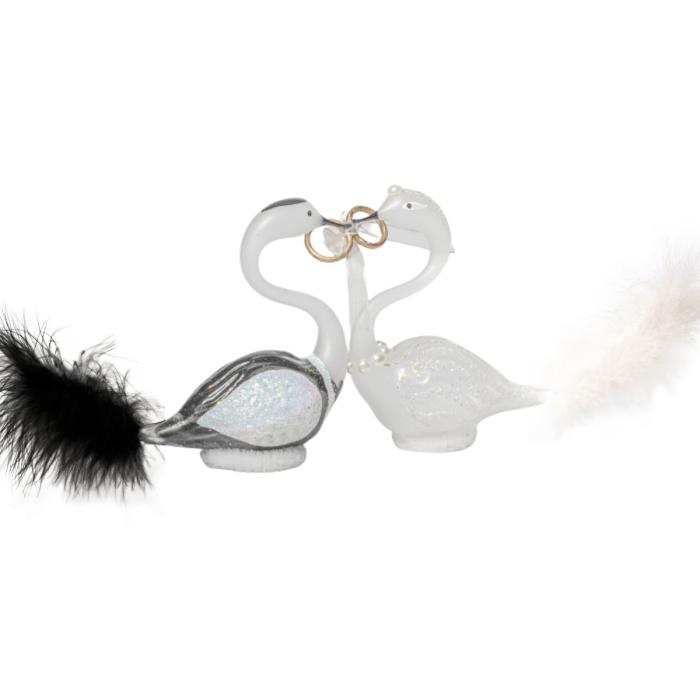 Svadobný labutí pár princ a princezná