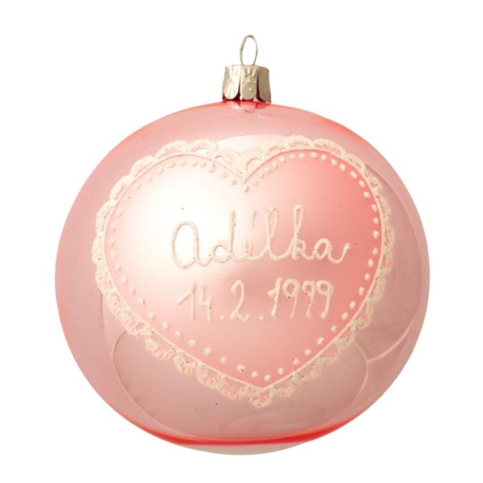 Vianočná sklenená ozdoba s menom / textom - dieťa so srdcom, 10 cm - ružová