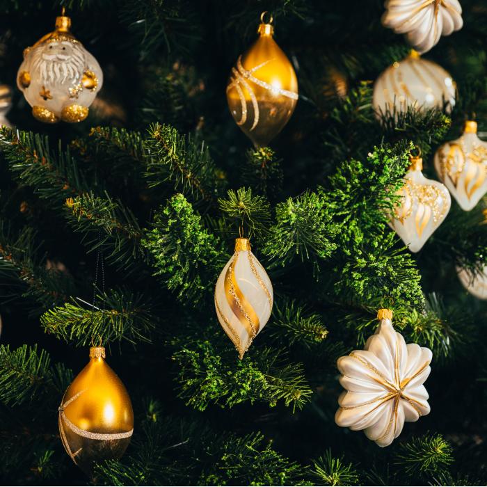 Bielo-zlatý adventný kalendár