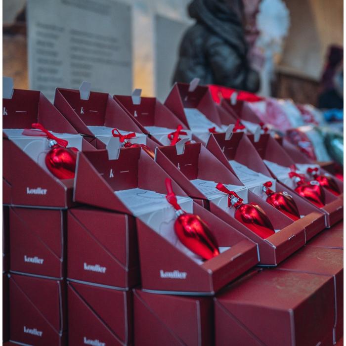 Srdce v srdci - červené semišové srdce s bielym srdcom