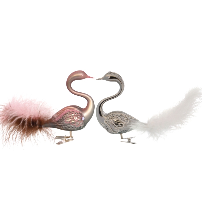 Labutí pár v striebornej farbe