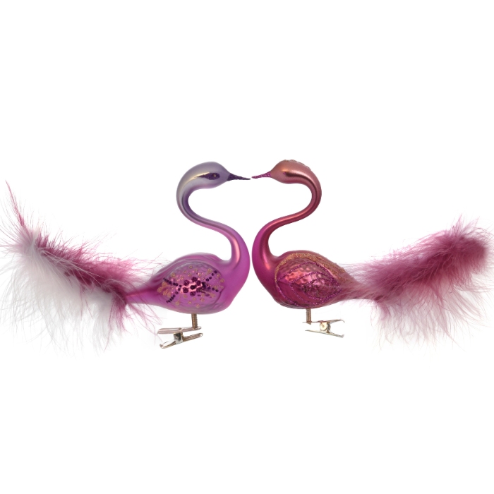 Pár labutí s jemnou výzdobou