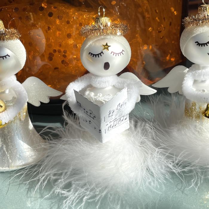 Sklenená ozdoba - anjel so spevníkom, 1 ks