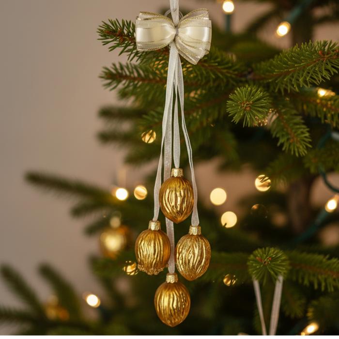 Sklenené vianočné ozdoby bielo-zlatá sada - Zväzok orechov zlatých, 1 ks