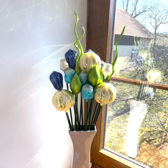 Sklenená kytica magnólie a modrého zimolezu, 17 ks