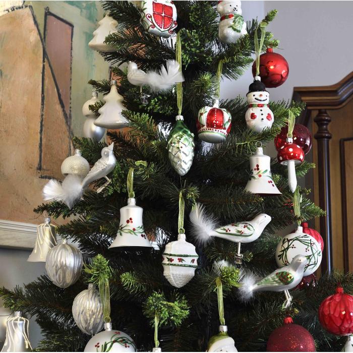 Sklenené vianočné ozdoby Holly - gule s dekoráciou cesmíny, 4 ks