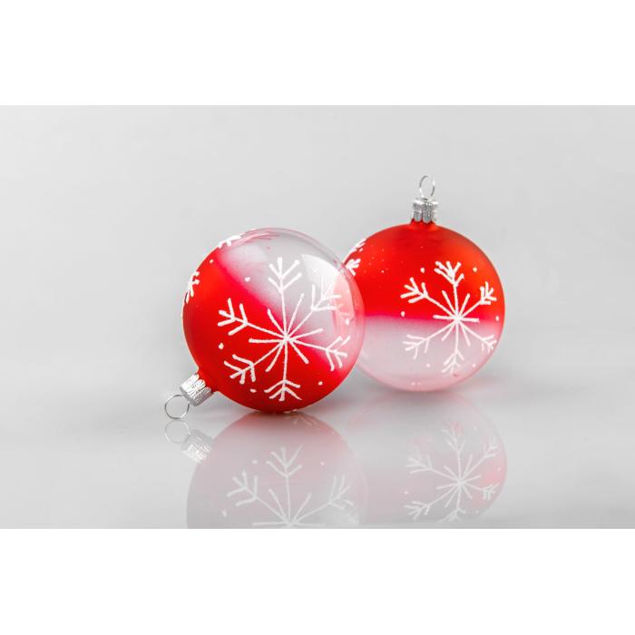 Červenočervená banka s bielymi vločkami